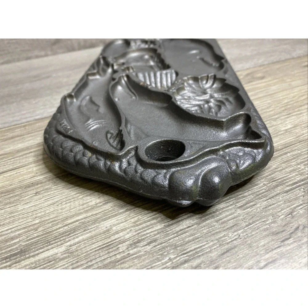 1989 John Wright Co Double Sided Cast Iron Sea Life Cookie Form Vintage